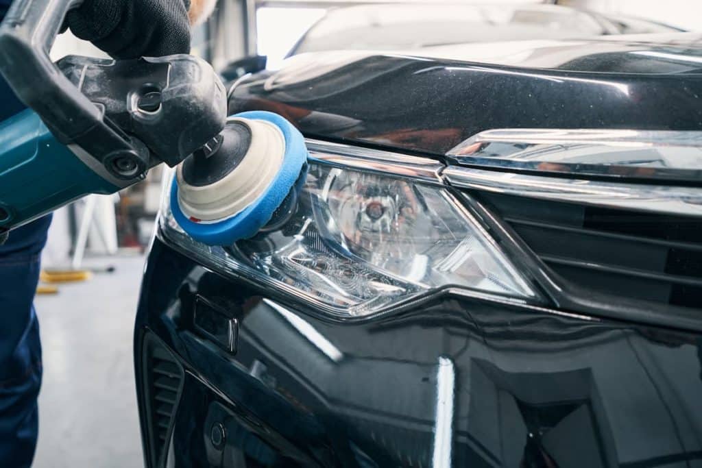 nettoyage de globe phare voiture
